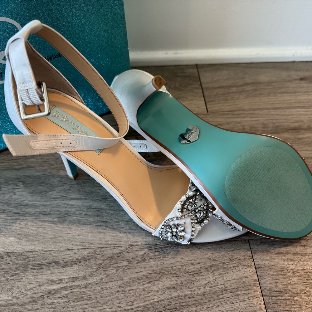 Wedding Shoes- Elegant White Beaded Women's Sandals (New- never worn) - Picture 4 of 5